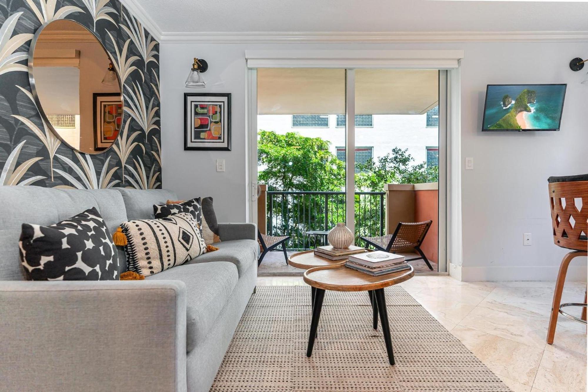 Apartment The Palms Coconut Grove 1 Bedroom Includes Parking *