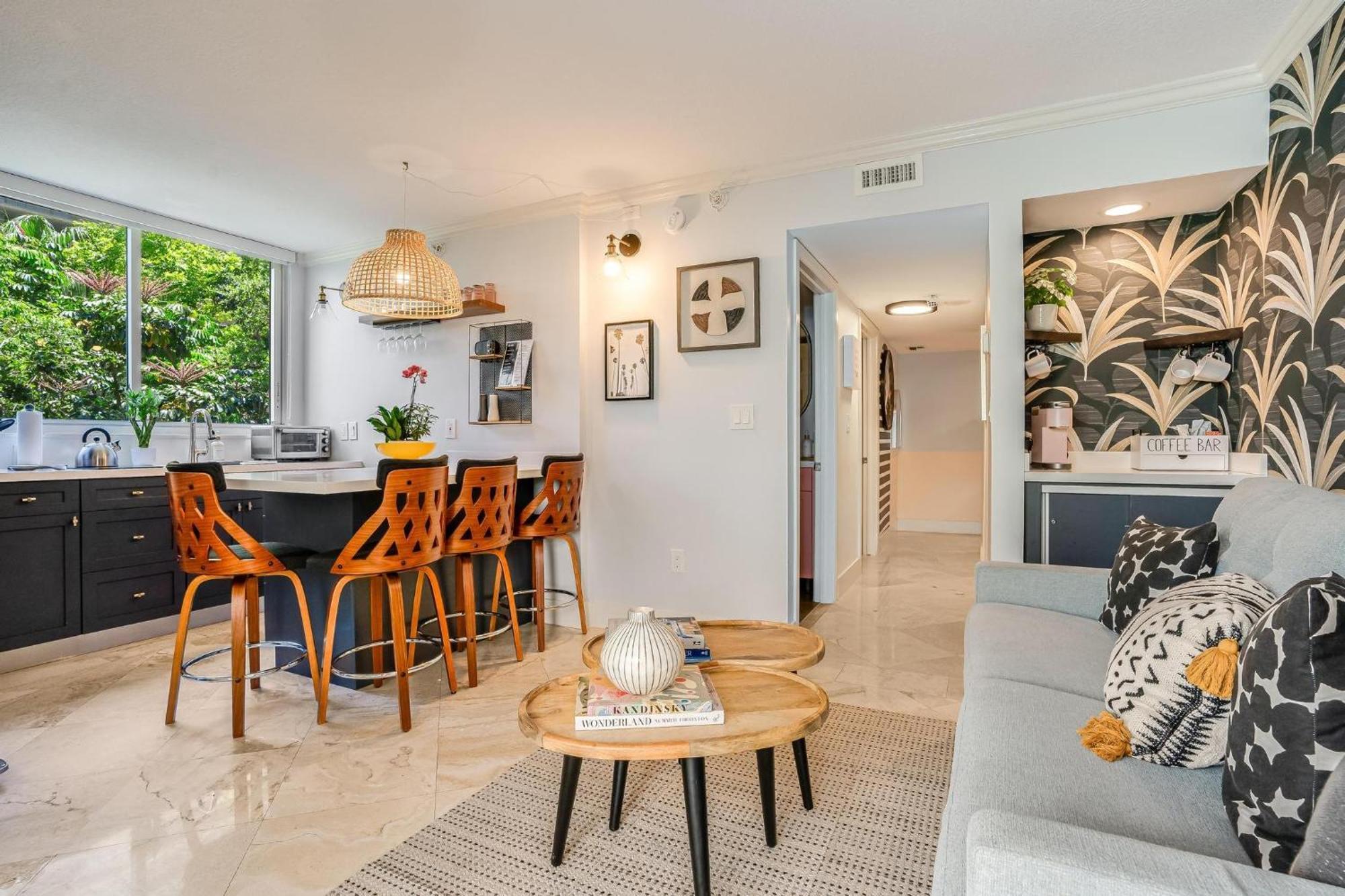 The Palms Coconut Grove 1 Bedroom Includes Parking