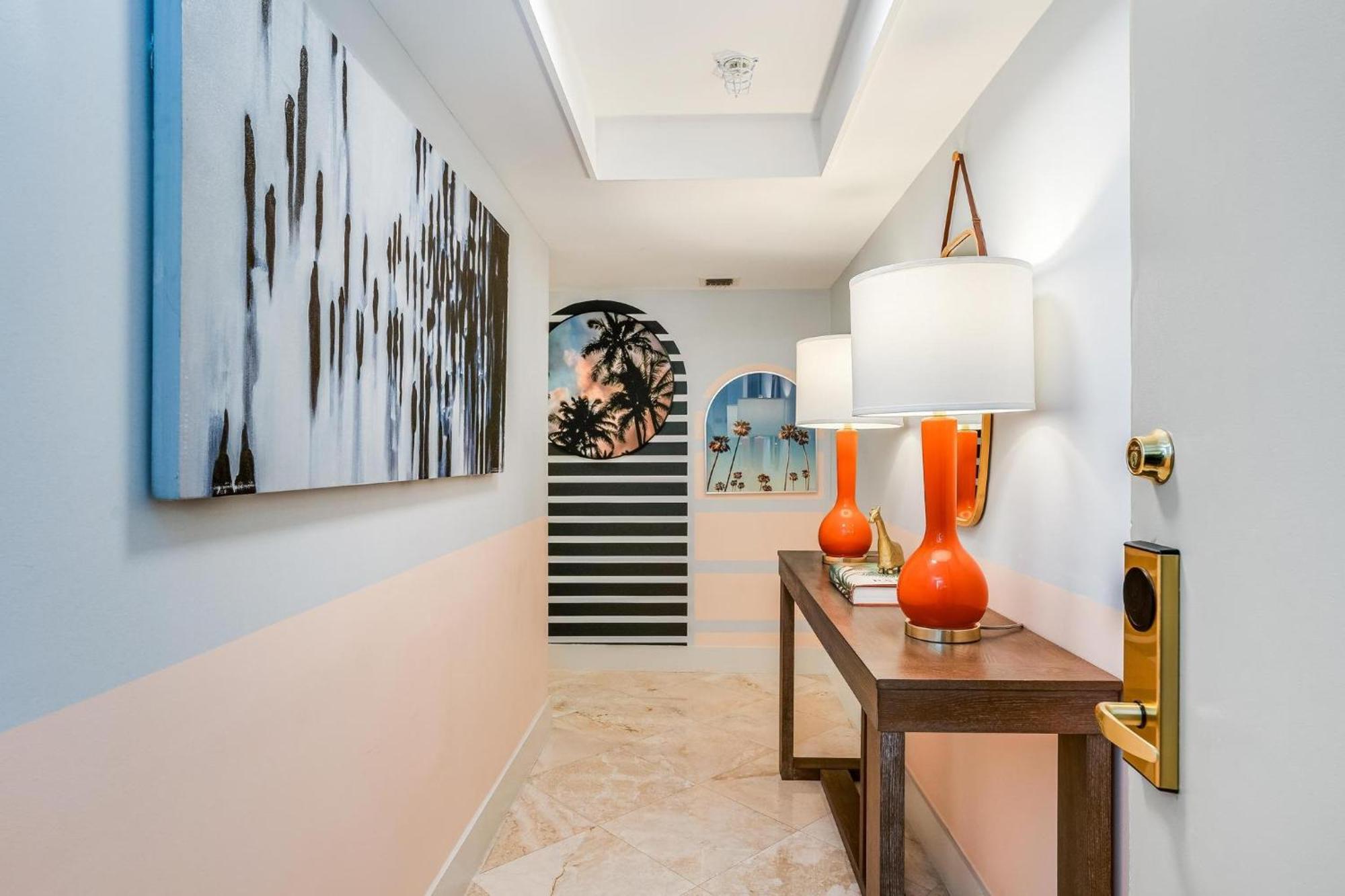 The Palms Coconut Grove 1 Bedroom Includes Parking Apartment