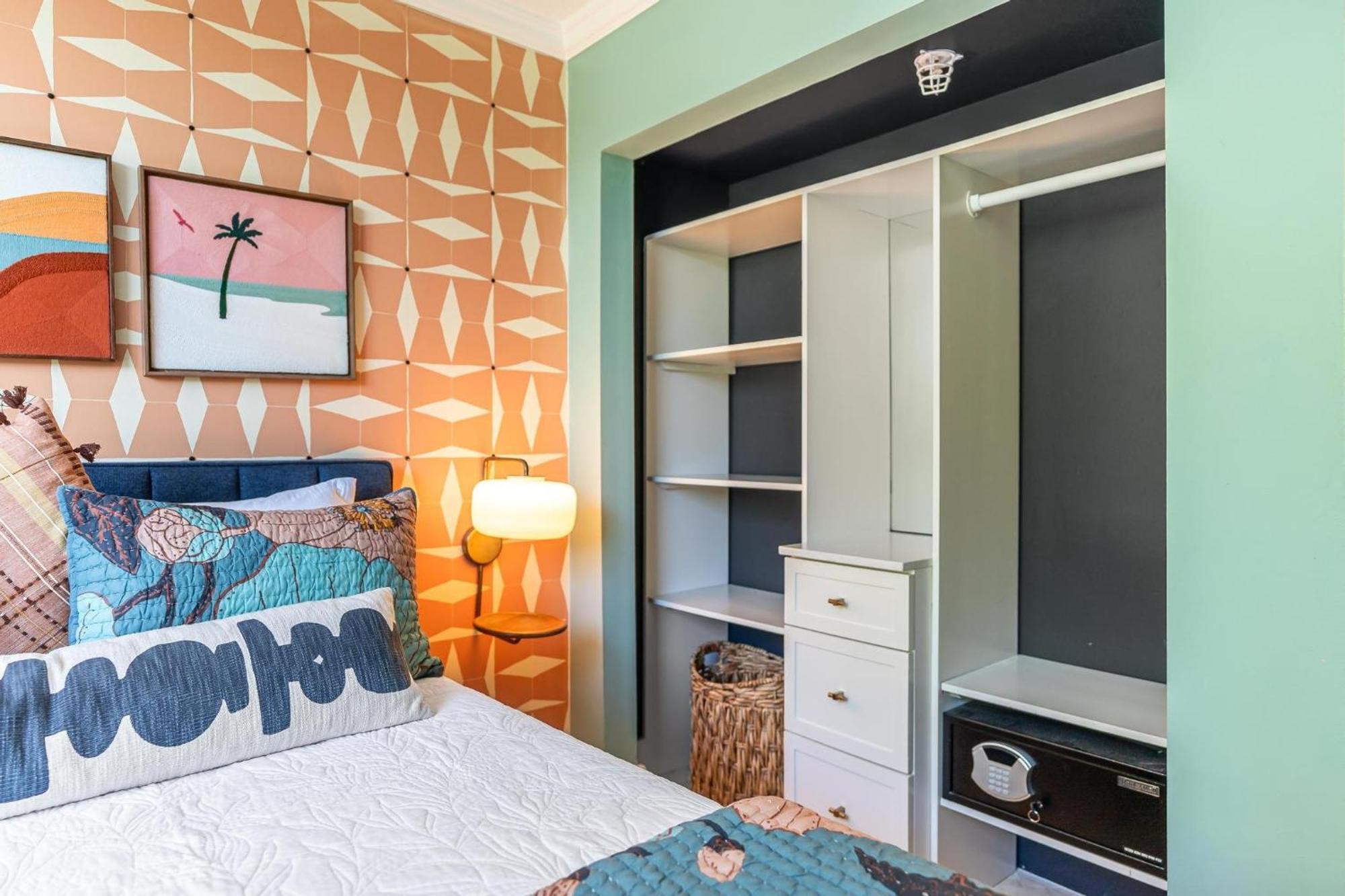 The Palms Coconut Grove 1 Bedroom Includes Parking Apartment