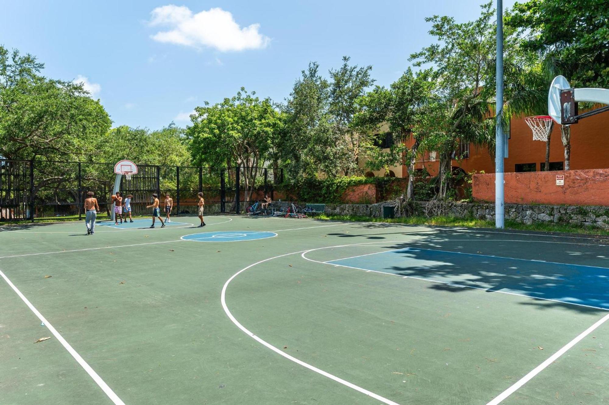 The Palms Coconut Grove 1 Bedroom Includes Parking Miami