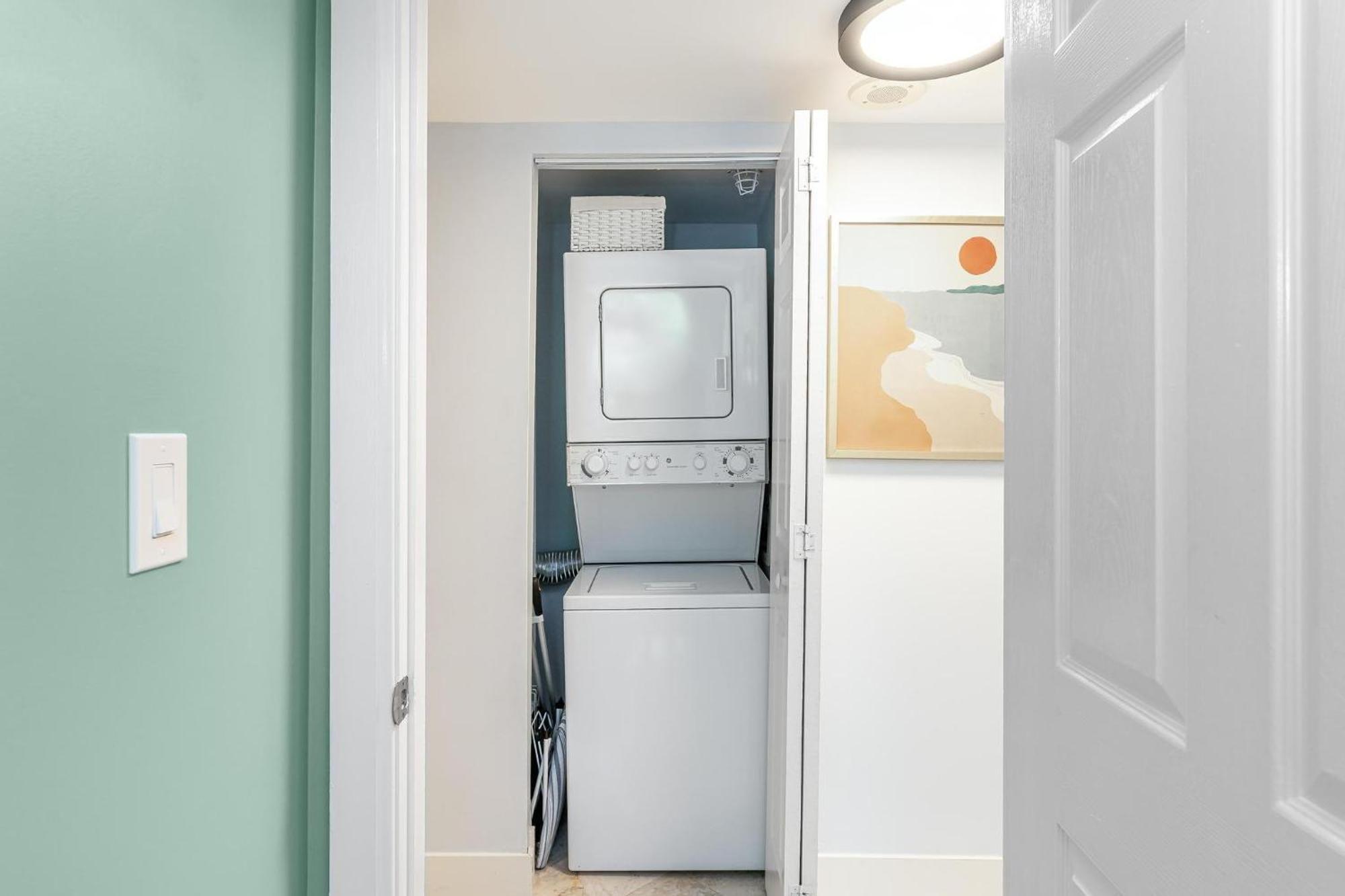 The Palms Coconut Grove 1 Bedroom Includes Parking
