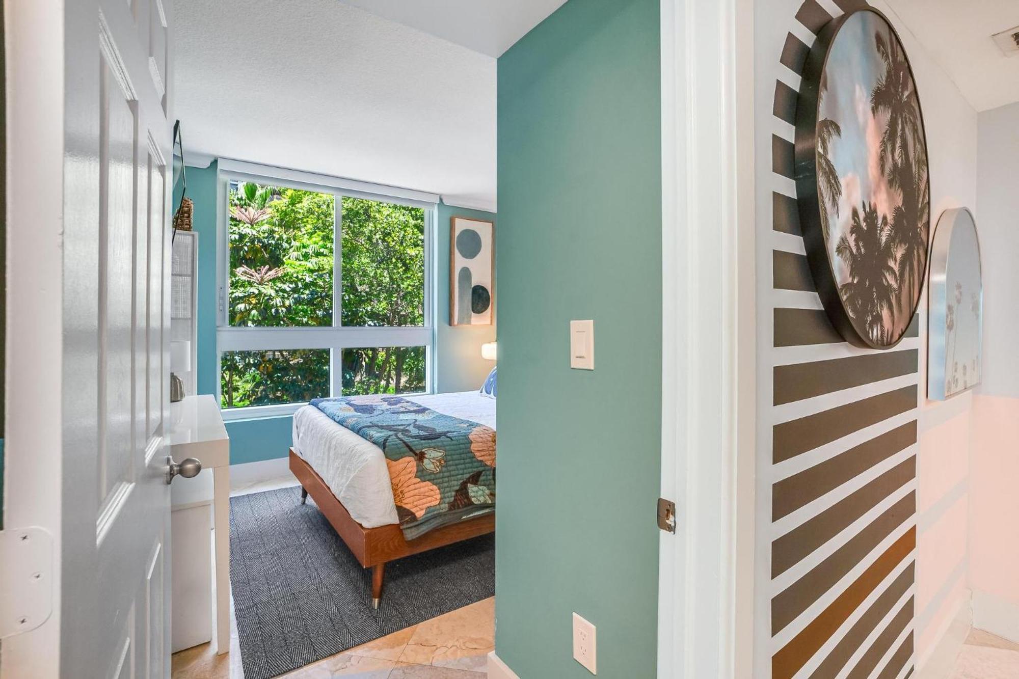 The Palms Coconut Grove 1 Bedroom Includes Parking Apartment